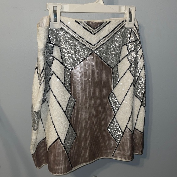Express patterned sequence skirt - Picture 1 of 2